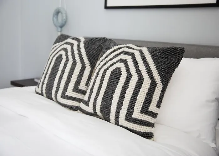 The Plymouth Luxury Suites By Sonder Aparthotel Chicago