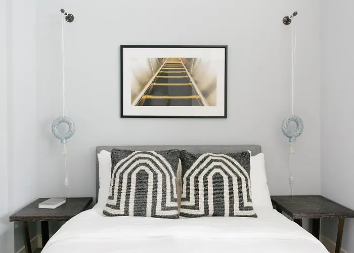 Aparthotel The Plymouth Luxury Suites By Sonder *