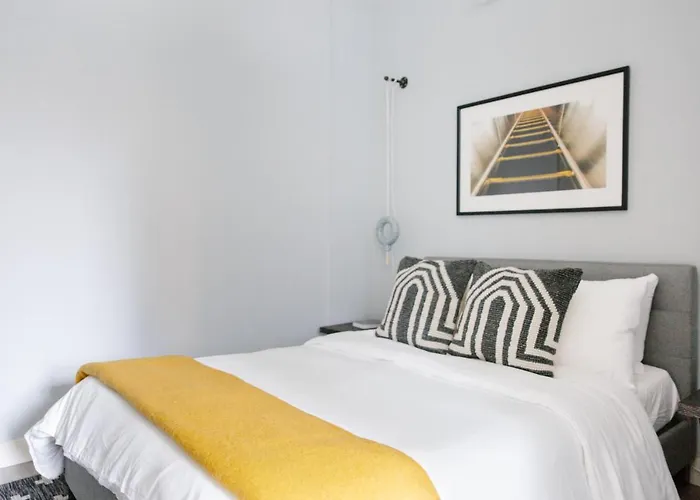 Aparthotel The Plymouth Luxury Suites By Sonder Chicago