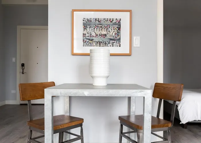 Aparthotel The Plymouth Luxury Suites By Sonder Chicago