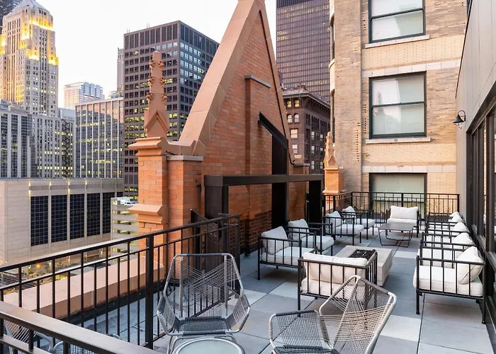 Aparthotel The Plymouth Luxury Suites By Sonder Chicago